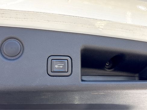 Used 2022 Chevrolet Equinox RS w/ RS Leather Package image 17