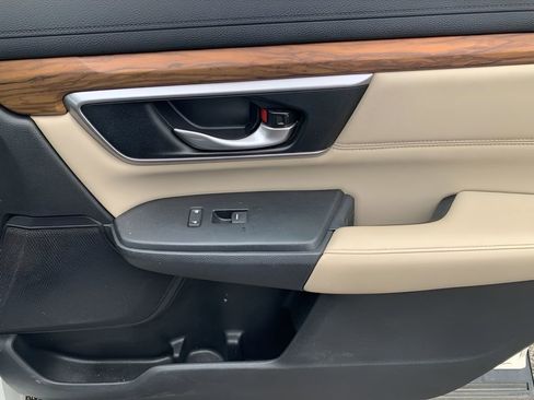 Used 2018 Honda CR-V Touring image 19