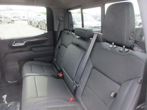 New 2026 GMC Sierra 1500 SLT image 13