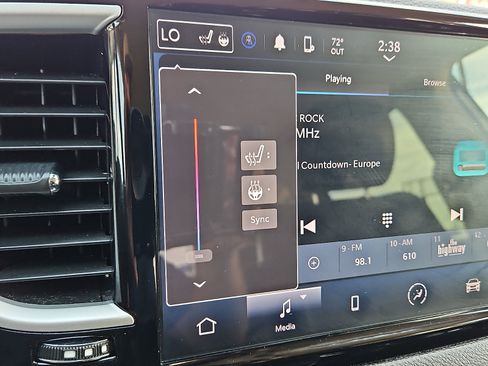 Used 2024 Chrysler Pacifica Touring-L FWD image 15