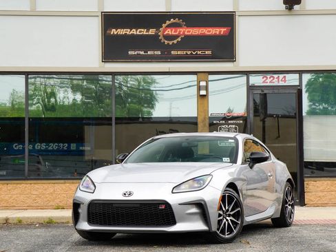 Used 2024 Toyota GR86 RWD image 1