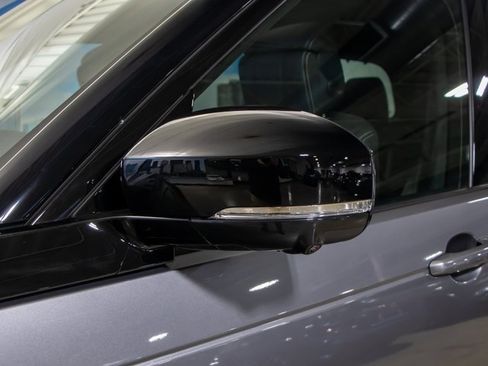 Certified 2025 Land Rover Discovery Dynamic SE image 10