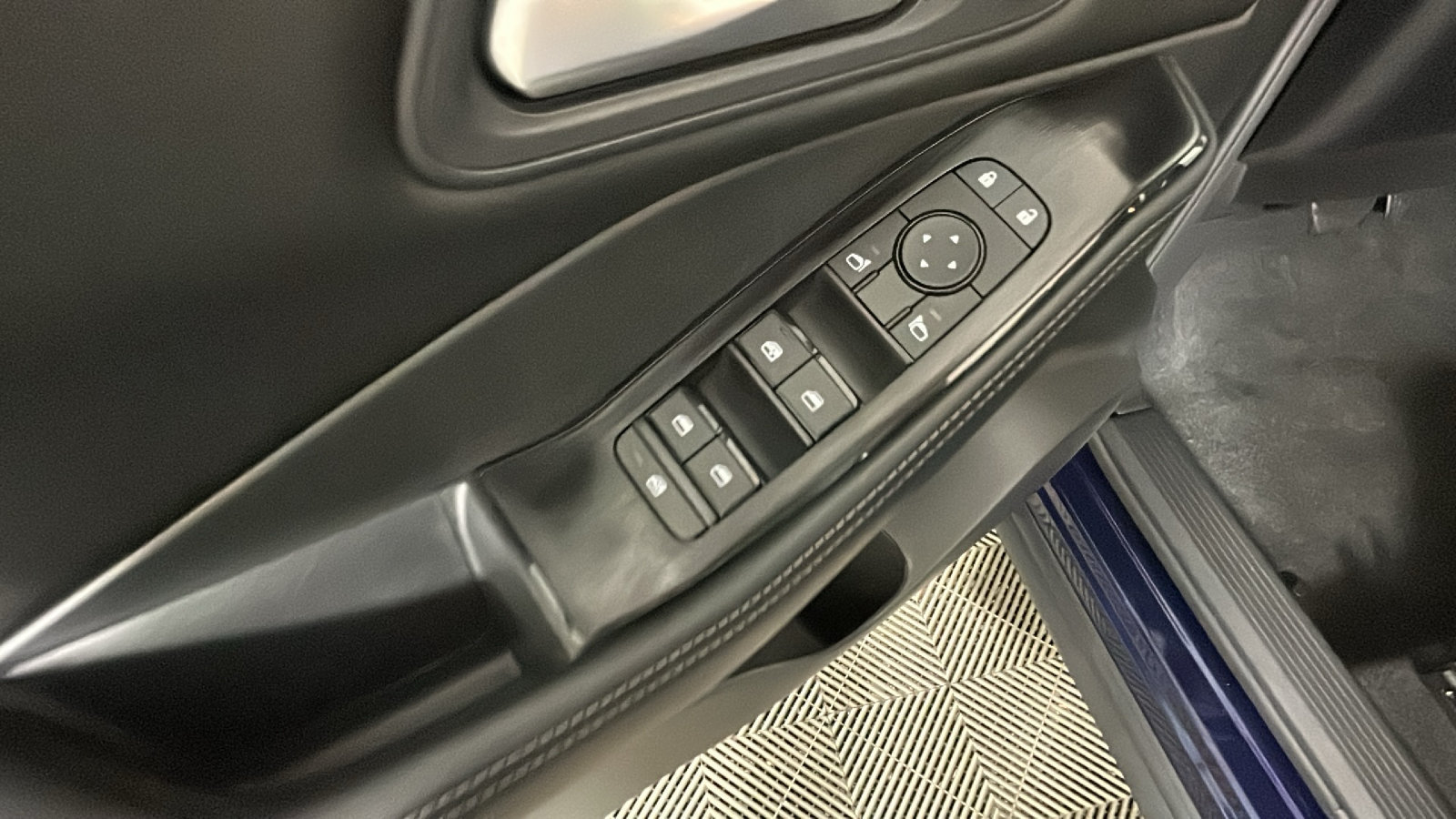 Certified 2026 Nissan Rogue SV AWD/4WD image 14