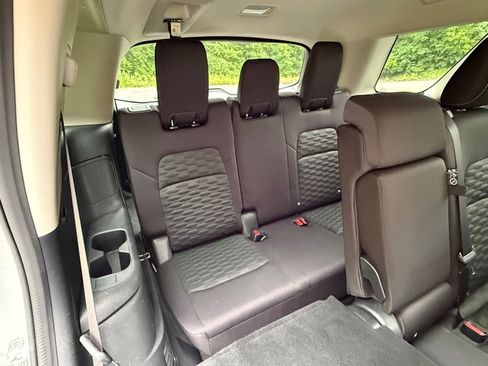Used 2022 Nissan Pathfinder SV AWD/4WD image 19