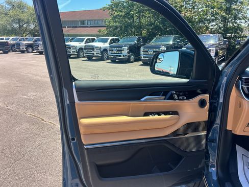New 2026 Jeep Grand Wagoneer Summit AWD/4WD image 21