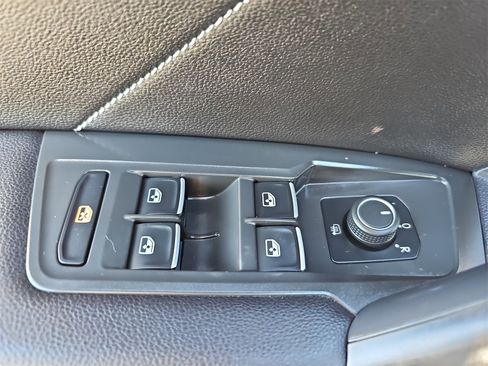 Certified 2022 Volkswagen Tiguan SE R-Line image 29