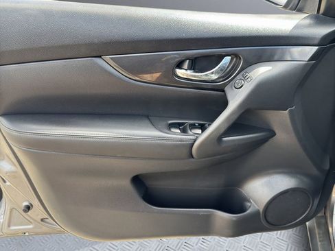 Used 2018 Nissan Rogue S image 13