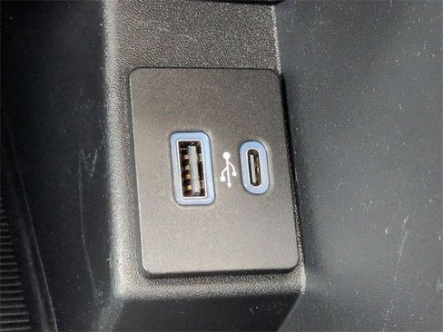 Certified 2023 Ford Edge SE image 21