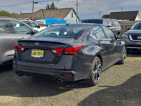 Used 2023 Nissan Altima 2.5 SR w/ SR Premium Package image 2