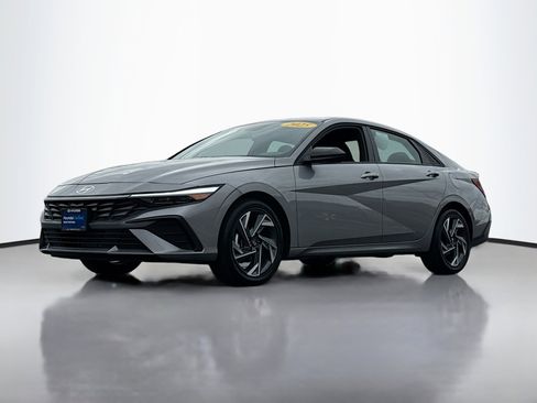 Used 2025 Hyundai Elantra Sport FWD image 12