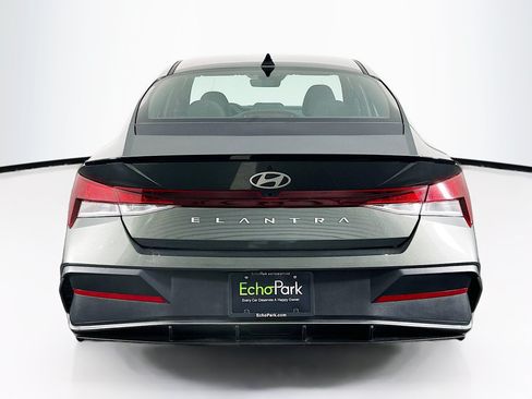 Used 2025 Hyundai Elantra Sport FWD image 7