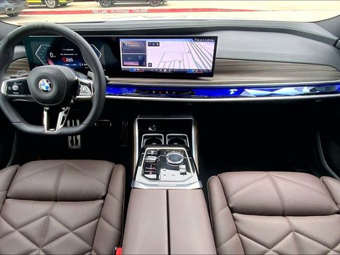 Used 2024 BMW 740i image 15