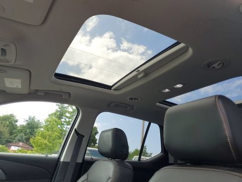 Used 2019 Chevrolet Traverse Premier AWD/4WD image 18