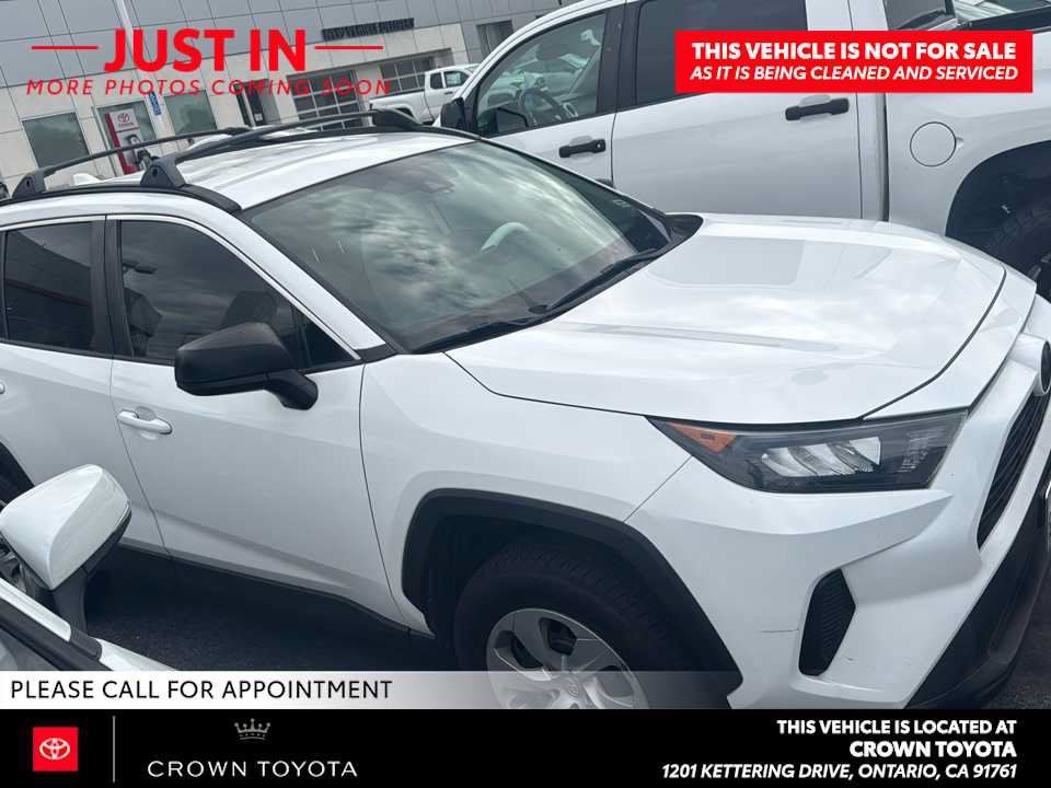 Used 2019 Toyota RAV4 LE w/ Carpet Mat Package FWD image 3