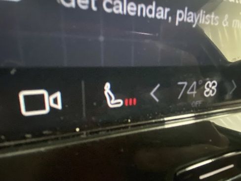 Used 2025 Volvo XC40 B5 Core image 24