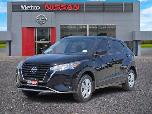 New 2025 Nissan Kicks Play S image 2