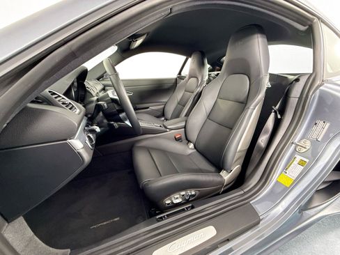 Used 2025 Porsche 718 Cayman RWD image 11