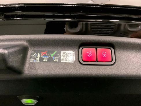 Used 2025 Mercedes-Benz C 300 C 300 image 34