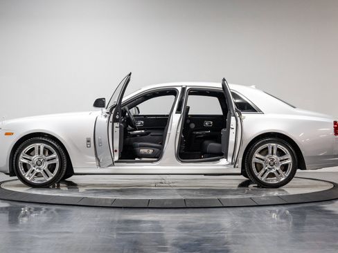 Used 2015 Rolls-Royce Ghost image 45