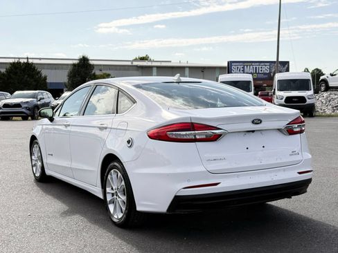 Used 2019 Ford Fusion SE FWD image 9