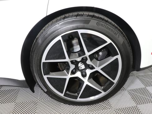 Used 2025 Porsche Taycan image 17