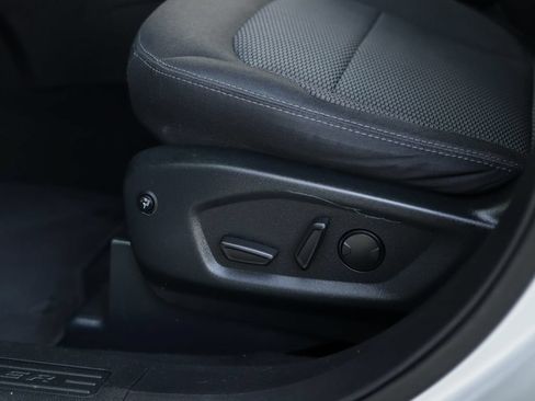 Used 2019 Ford Explorer XLT FWD image 19