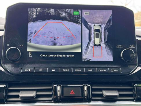 Used 2023 Nissan Pathfinder SL image 27