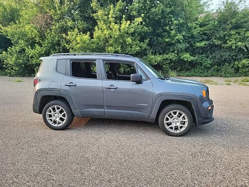 Used 2022 Jeep Renegade Latitude w/ Convenience Group AWD/4WD image 8
