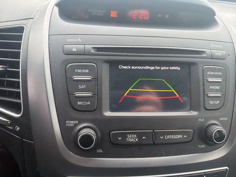 Used 2015 Kia Sorento LX image 9