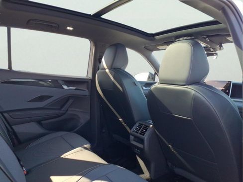 New 2026 Volkswagen Tiguan SE R-Line image 11