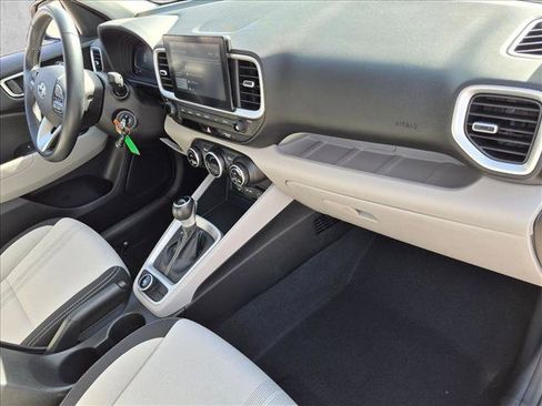 Used 2023 Hyundai Venue SEL FWD image 18