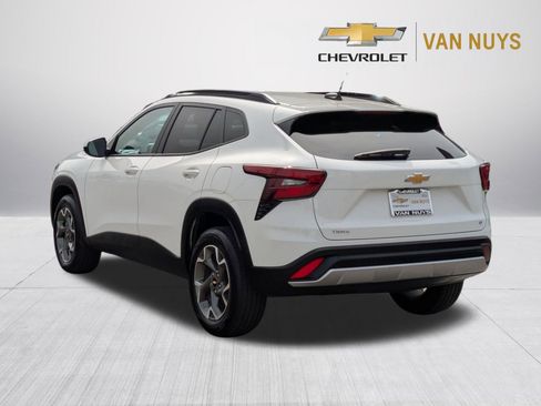 Used 2024 Chevrolet Trax LT w/ Driver Confidence Package FWD image 7