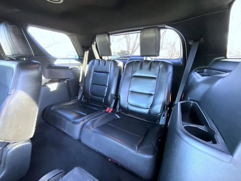 Used 2018 Ford Explorer XLT w/ Equipment Group 202A image 21
