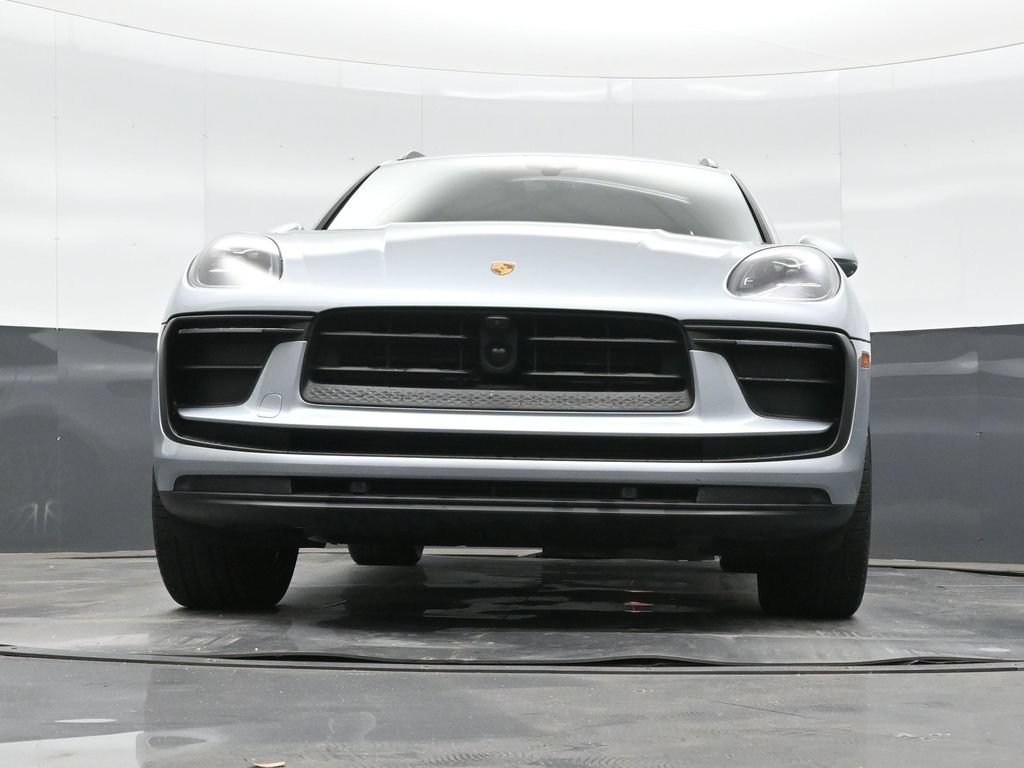 Certified 2024 Porsche Macan AWD/4WD image 33