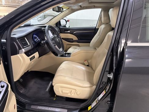 Used 2016 Toyota Highlander Limited AWD/4WD image 6