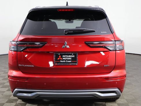New 2025 Mitsubishi Outlander SEL image 16