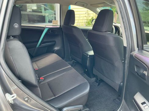 Used 2018 Toyota RAV4 LE w/ Carpet Mat Package AWD/4WD image 23