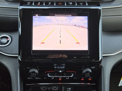 New 2026 Jeep Grand Cherokee Laredo AWD/4WD image 15