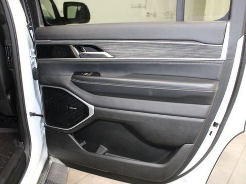 Used 2023 Jeep Wagoneer Series II image 31