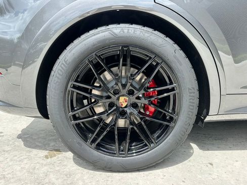 Used 2025 Porsche Cayenne GTS image 41