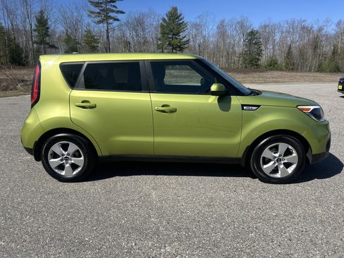 Used 2017 Kia Soul FWD image 4