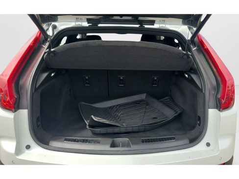Used 2023 Cadillac XT4 Premium Luxury w/ Technology Package FWD image 9