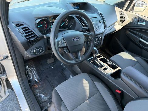 Used 2017 Ford Escape SE FWD image 4
