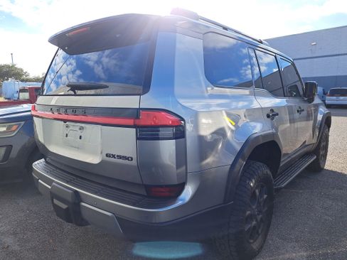 Used 2025 Lexus GX 550 image 4