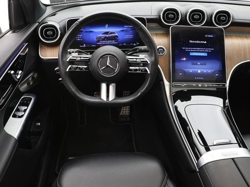 Used 2024 Mercedes-Benz GLC 300 4MATIC image 13