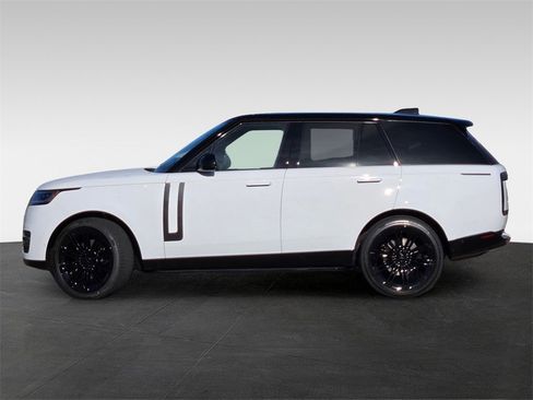New 2026 Land Rover Range Rover SE image 3