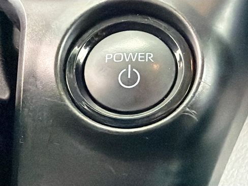 Used 2025 Toyota Sienna XLE image 36