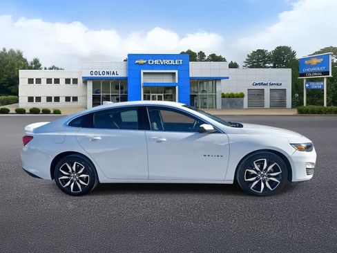 Used 2025 Chevrolet Malibu RS image 3