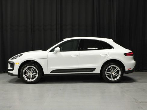 Certified 2025 Porsche Macan AWD/4WD image 2