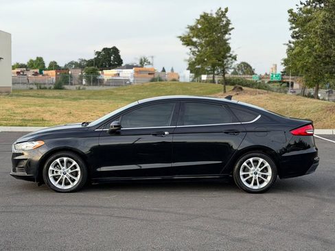 Used 2019 Ford Fusion SE FWD image 3